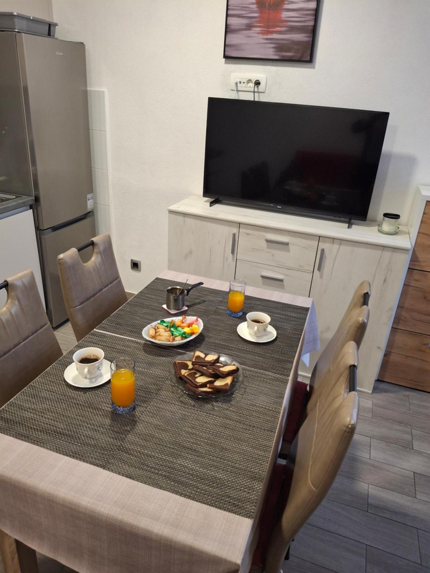 Apartment Neva Split With Free Private Parking Space Kültér fotó